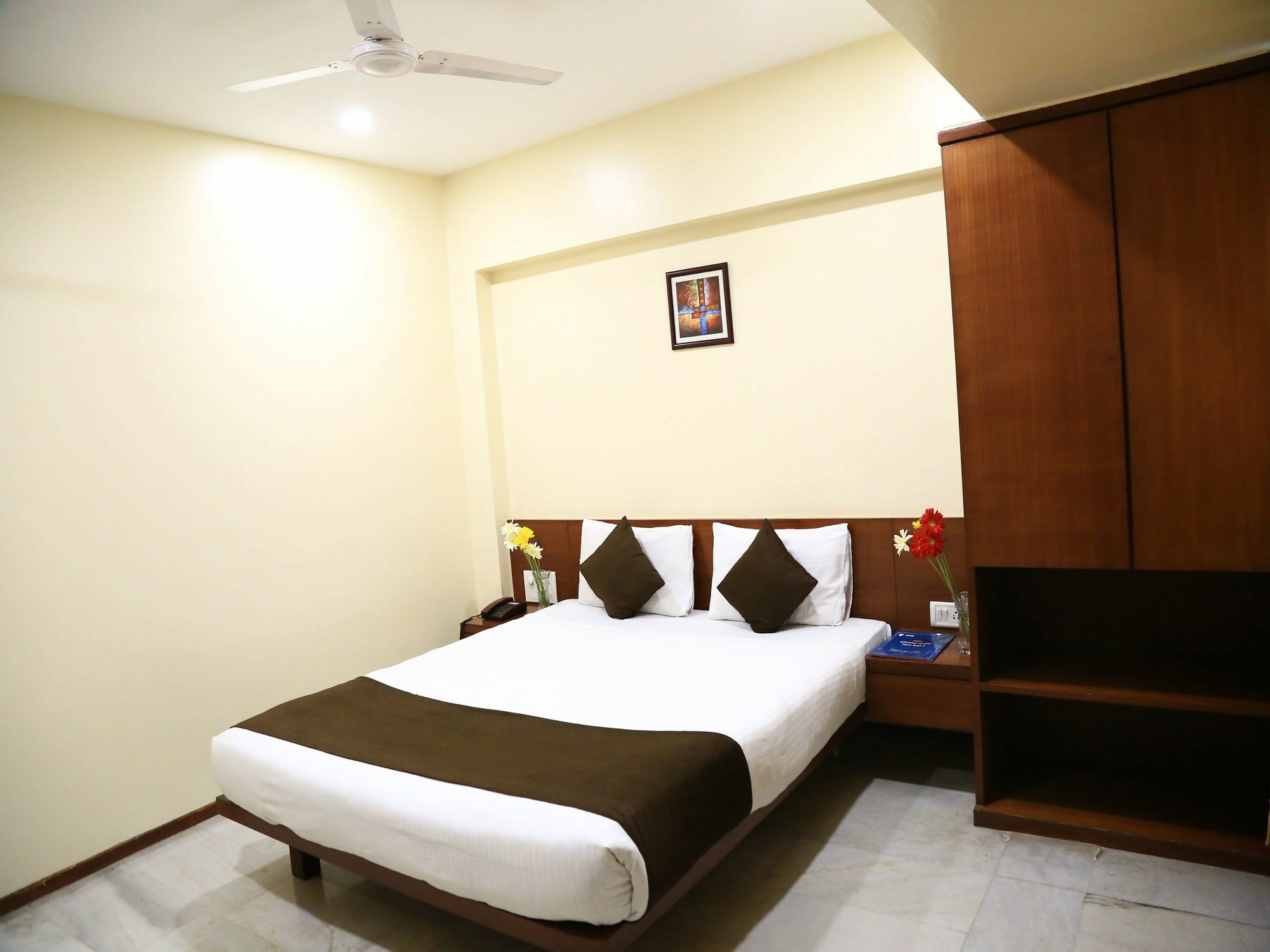 Oyo 13771 Executive Residency Hotel Pune Exterior foto