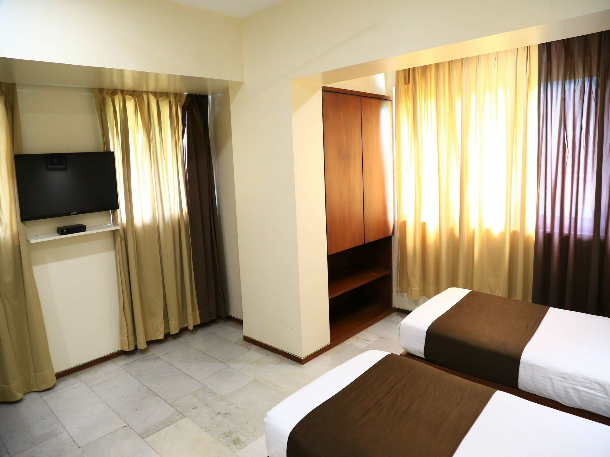 Oyo 13771 Executive Residency Hotel Pune Exterior foto